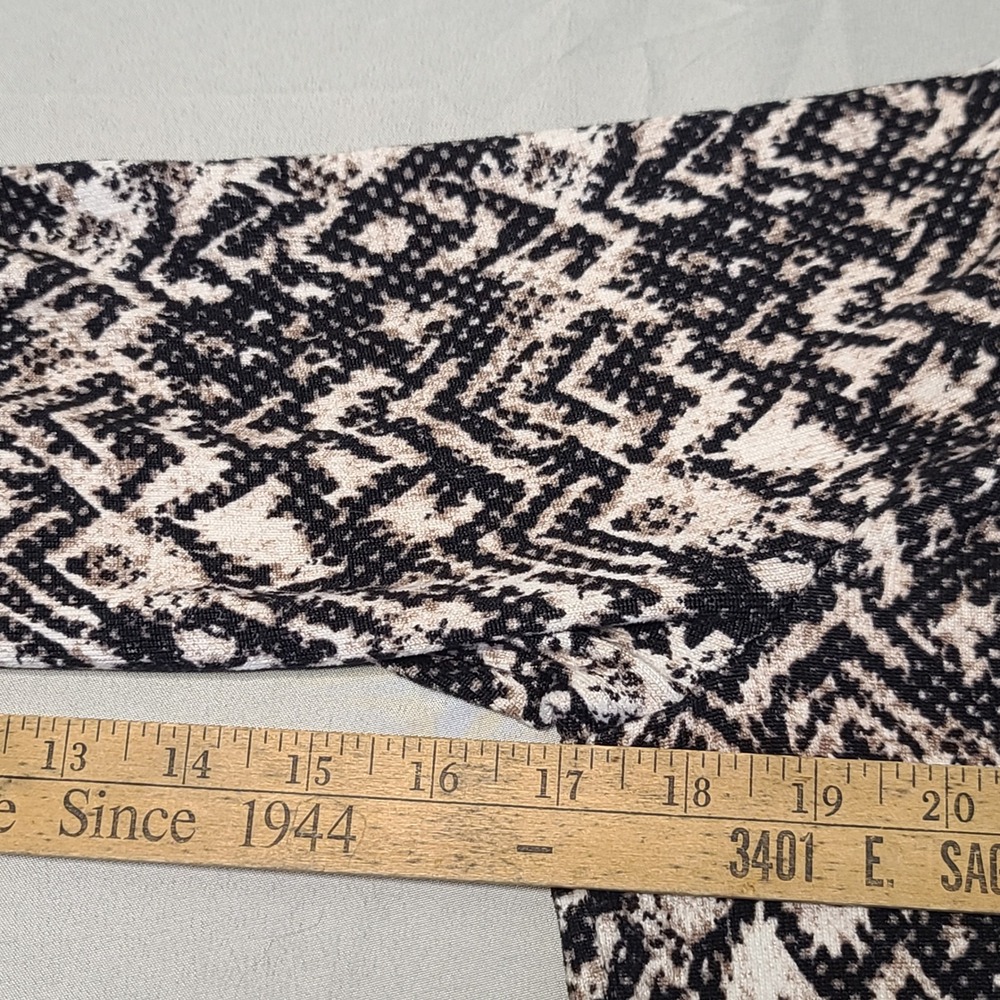 Mario Serrani Knit Top Women M Black White Geometric Chevron Snakeskin Print - Picture 5 of 7